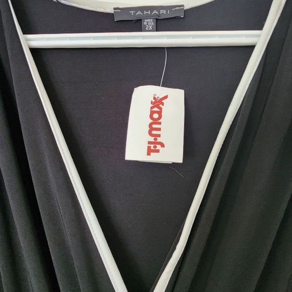 TAHARI Jumpsuit - Picture 3 of 4